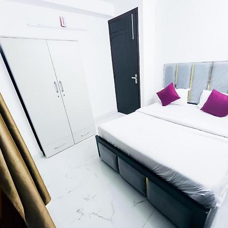 ניו דלהי Hotel 24By7 מראה חיצוני תמונה