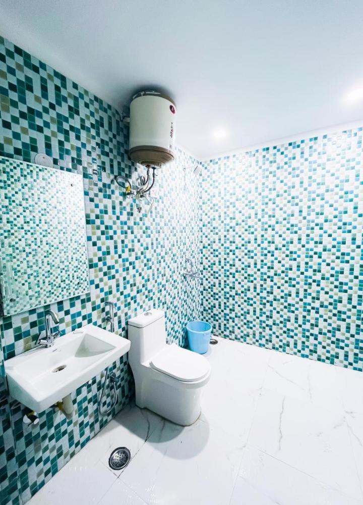 ניו דלהי Hotel 24By7 מראה חיצוני תמונה