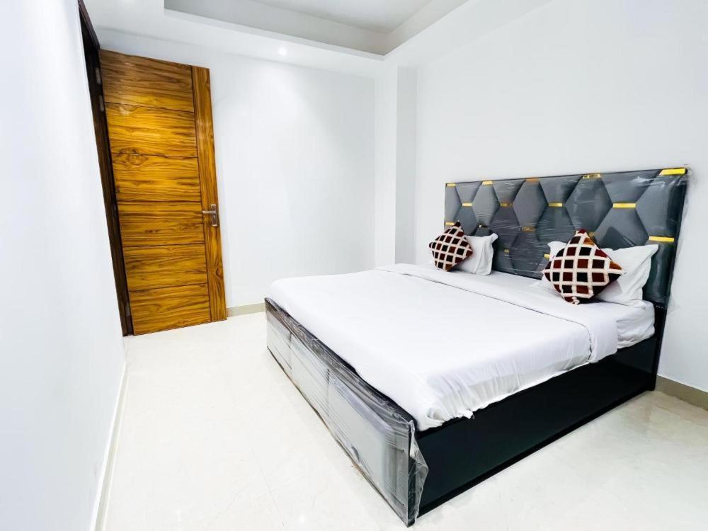ניו דלהי Hotel 24By7 מראה חיצוני תמונה